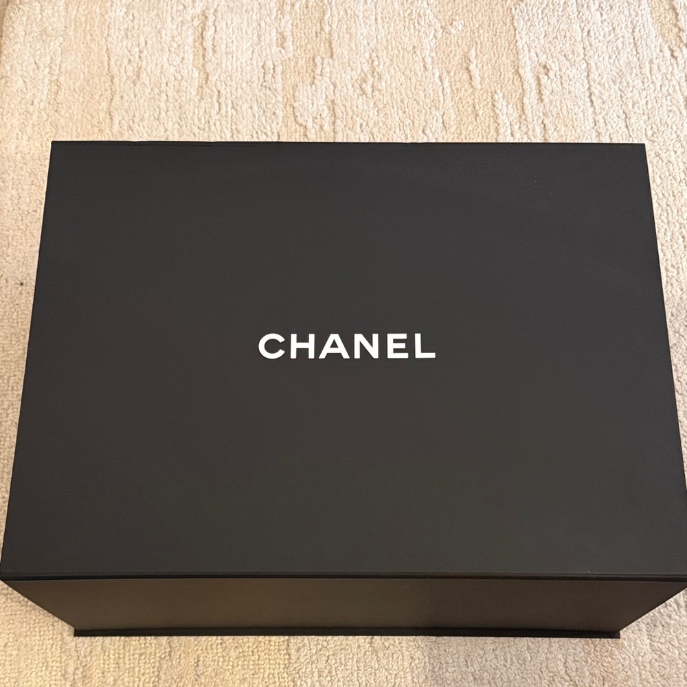 CHANEL Black Box
